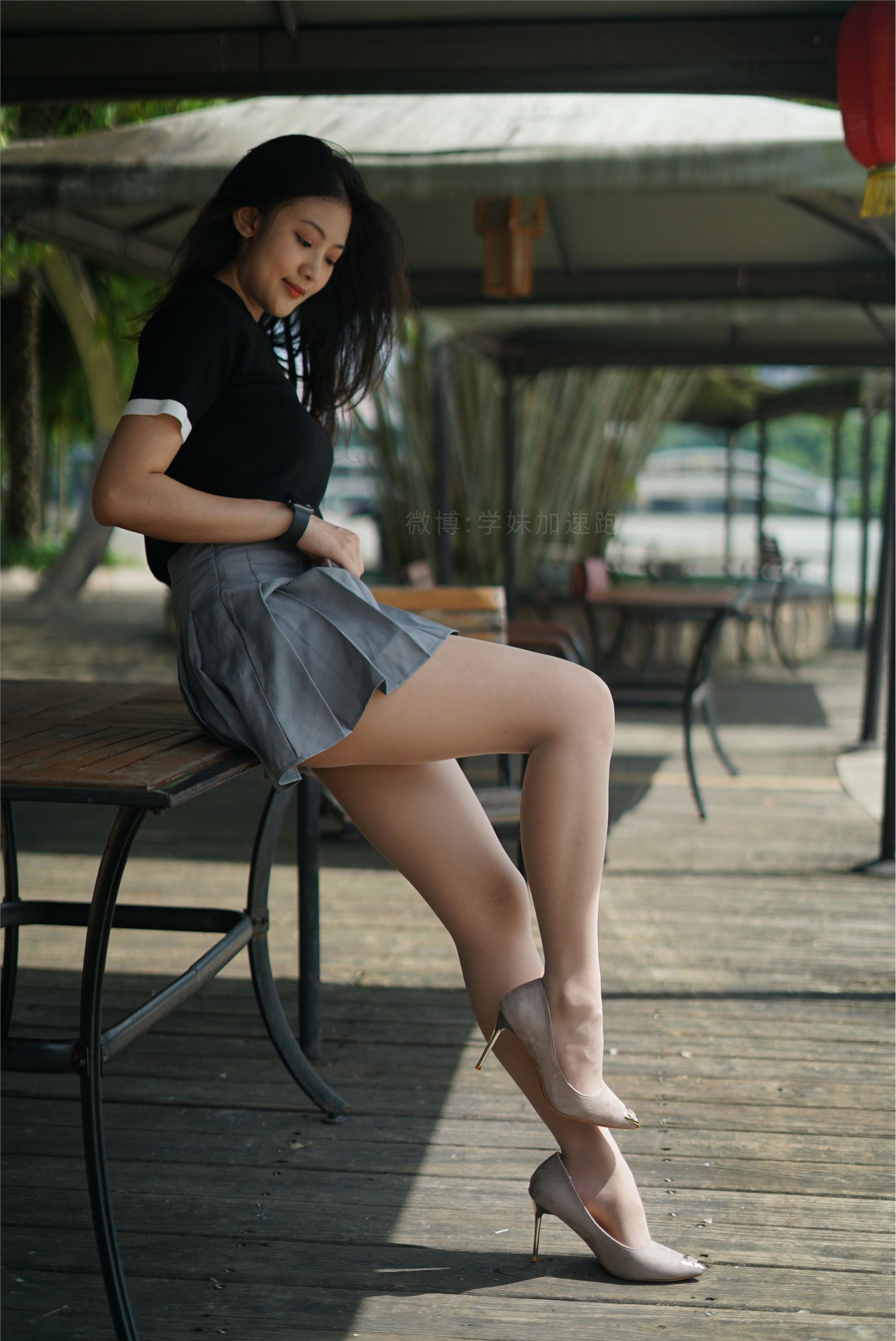 学妹加速跑 XM077《桌上起舞的彤彤》